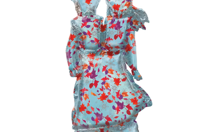 Rückseite eines hellblauen Airwalker-Ballons mit bunten Herbstblättern und Figuren von Anna, Elsa und Olaf aus „Die Eiskönigin 2“.