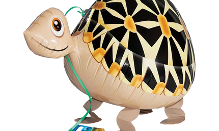 Laufender Airwalker Ballon in Form einer Schildkröte in verschiedenen beige Tönen.
